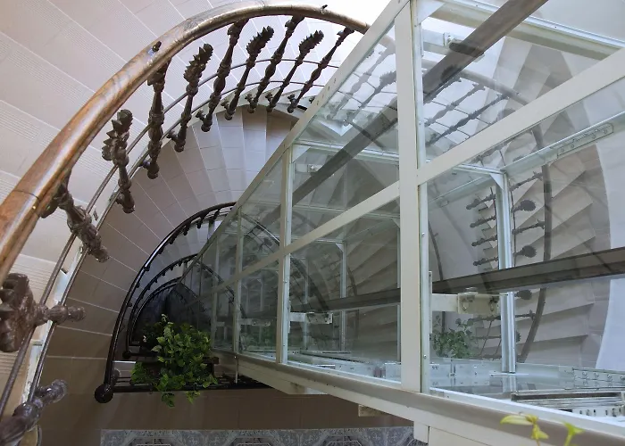 Maroon & Moss 3* Budapest