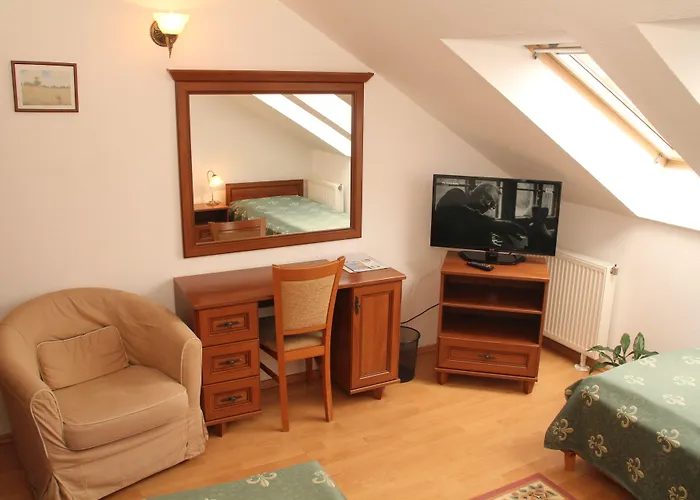 Maroon & Moss Budapest