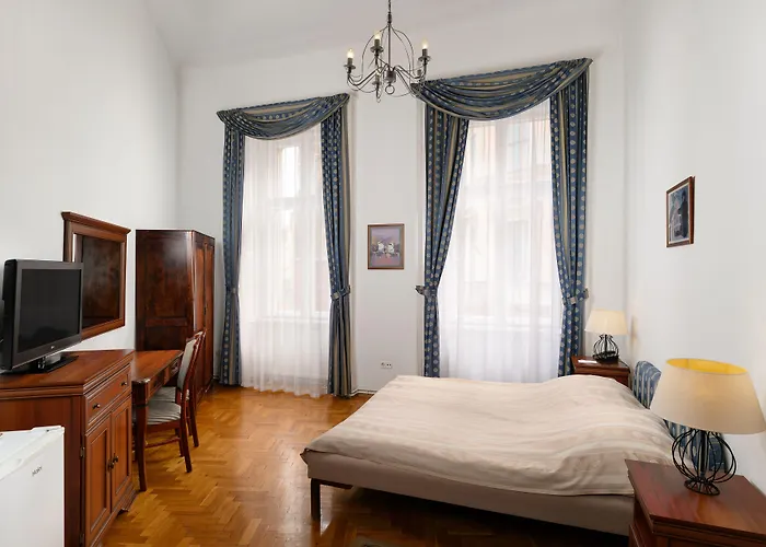 Maroon & Moss Budapest