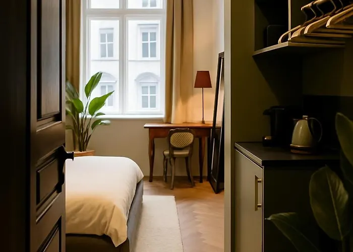 Maroon & Moss Aparthotel