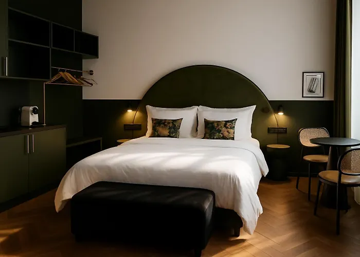 Maroon & Moss Budapest