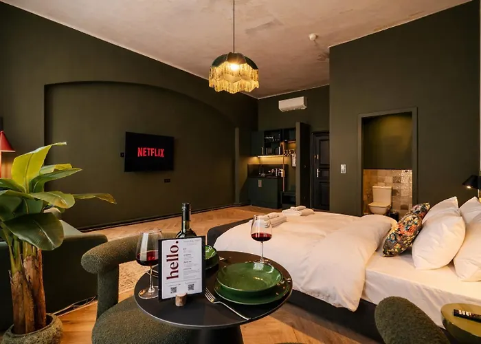 Maroon & Moss Aparthotel 3*