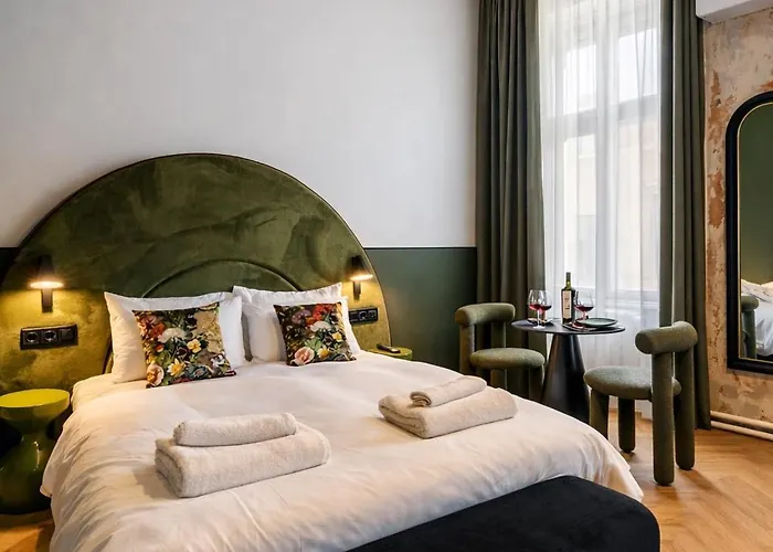 Maroon & Moss Budapest