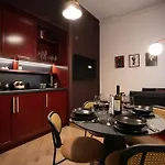 Maroon & Moss Apart Otel