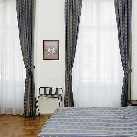 Kalvin House Aparthotel 3*