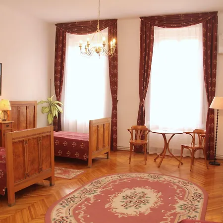 Kalvin House Aparthotel 3*