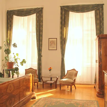 Aparthotel Kalvin House 3*