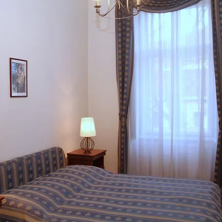 Aparthotel Kalvin House 3*