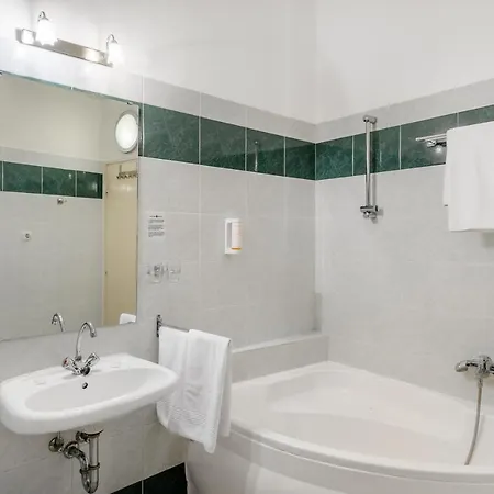 Aparthotel Kalvin House 3*