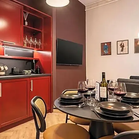 Hotel apartamentowy Maroon & Moss 3*