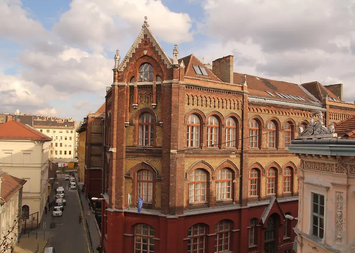 Maroon & Moss 3* Budapest