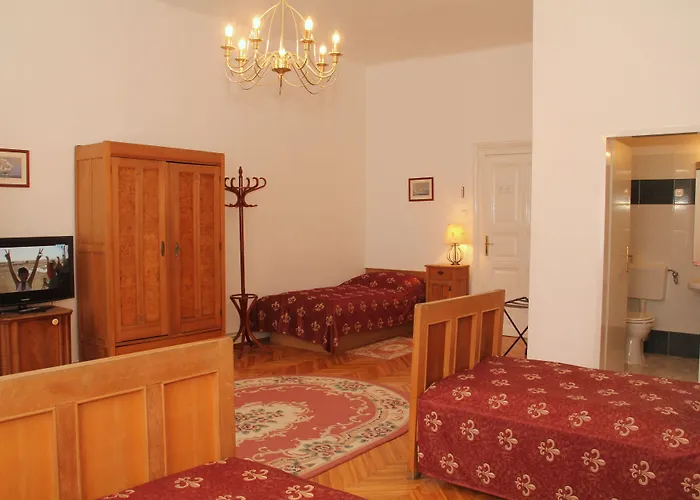 Maroon & Moss Apartmanhotel