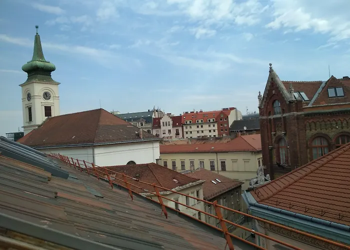 Maroon & Moss Budapest