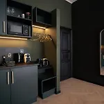 Maroon & Moss 3*