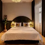 Maroon & Moss Aparthotel 3*