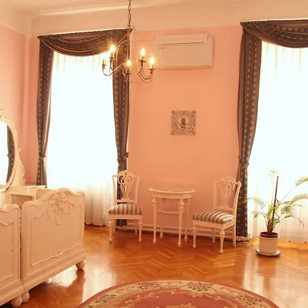 Apart Otel Maroon & Moss 3*