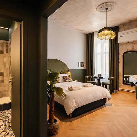 Maroon & Moss Apart Otel 3*