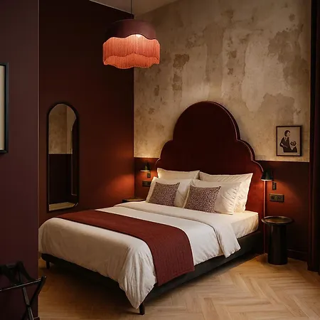 Maroon & Moss Apart Otel