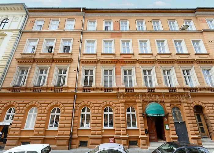 Maroon & Moss شقة فندقية بودابست